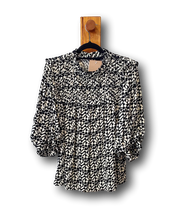 Load image into Gallery viewer, Magali Pascal. Short Sleeve Blouse. Size L
