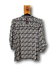 Load image into Gallery viewer, Magali Pascal. Short Sleeve Blouse. Size L
