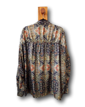 Load image into Gallery viewer, Aplha 60. Silk Blouse. Size L
