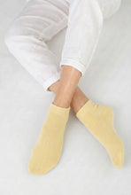 Load image into Gallery viewer, Napier Possum Merino Wool Socks - Custard
