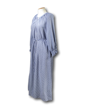 Load image into Gallery viewer, Kinney. Midi Dress - Size M
