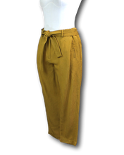 Load image into Gallery viewer, Shjark. Belted Pant - Size 10

