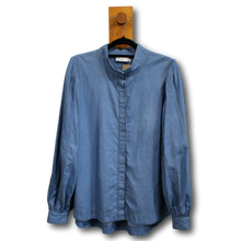 Load image into Gallery viewer, Zoe Kratzmann. Chambray Denim Shirt. Size 2 (12)
